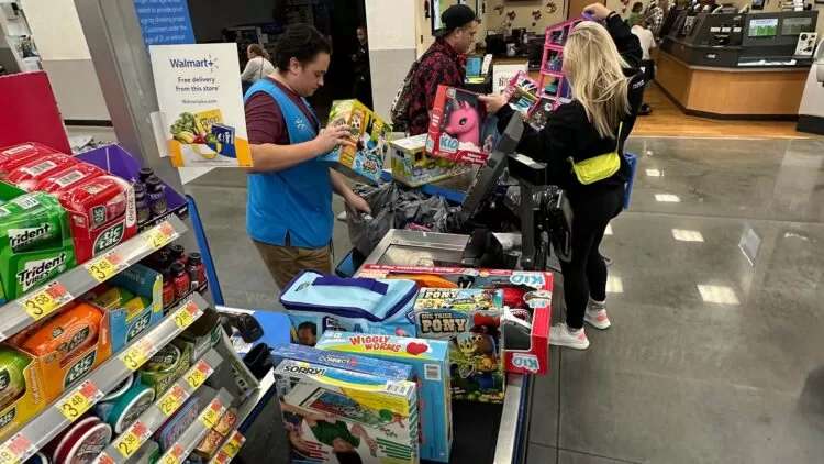 toy-drive-shopping-web